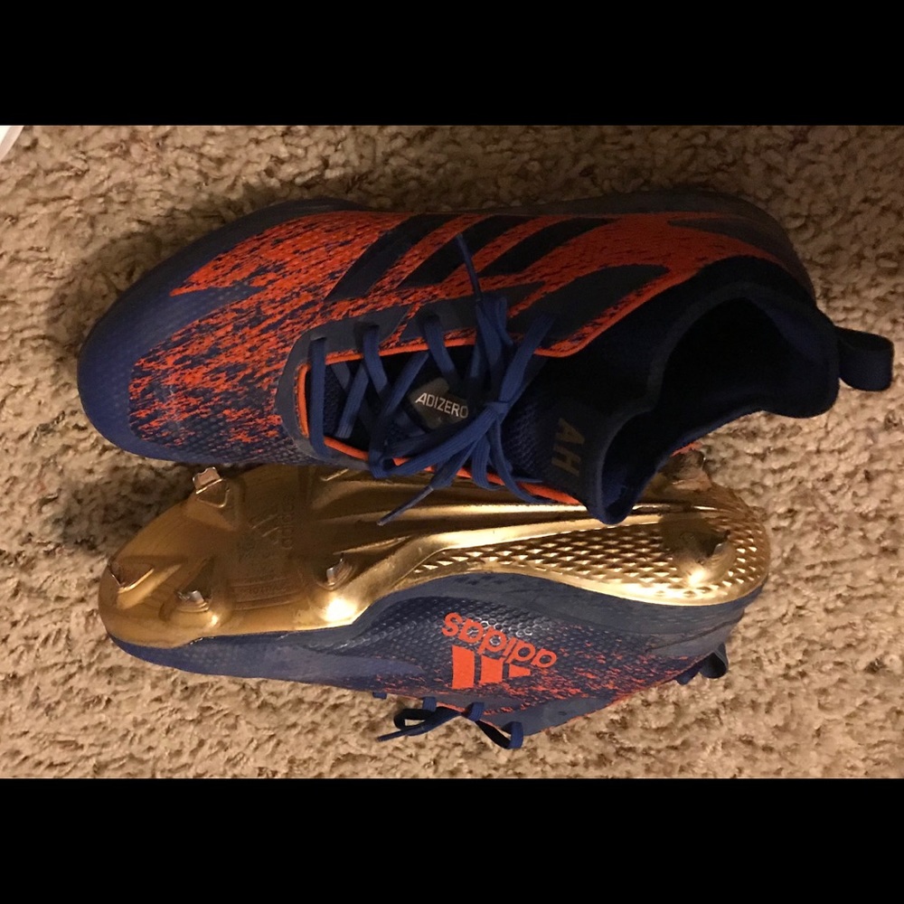 Baseball cleats